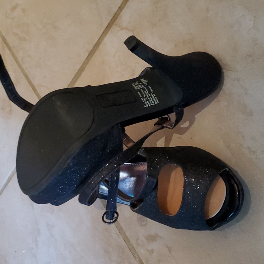 high heels - Picture 2 of 4